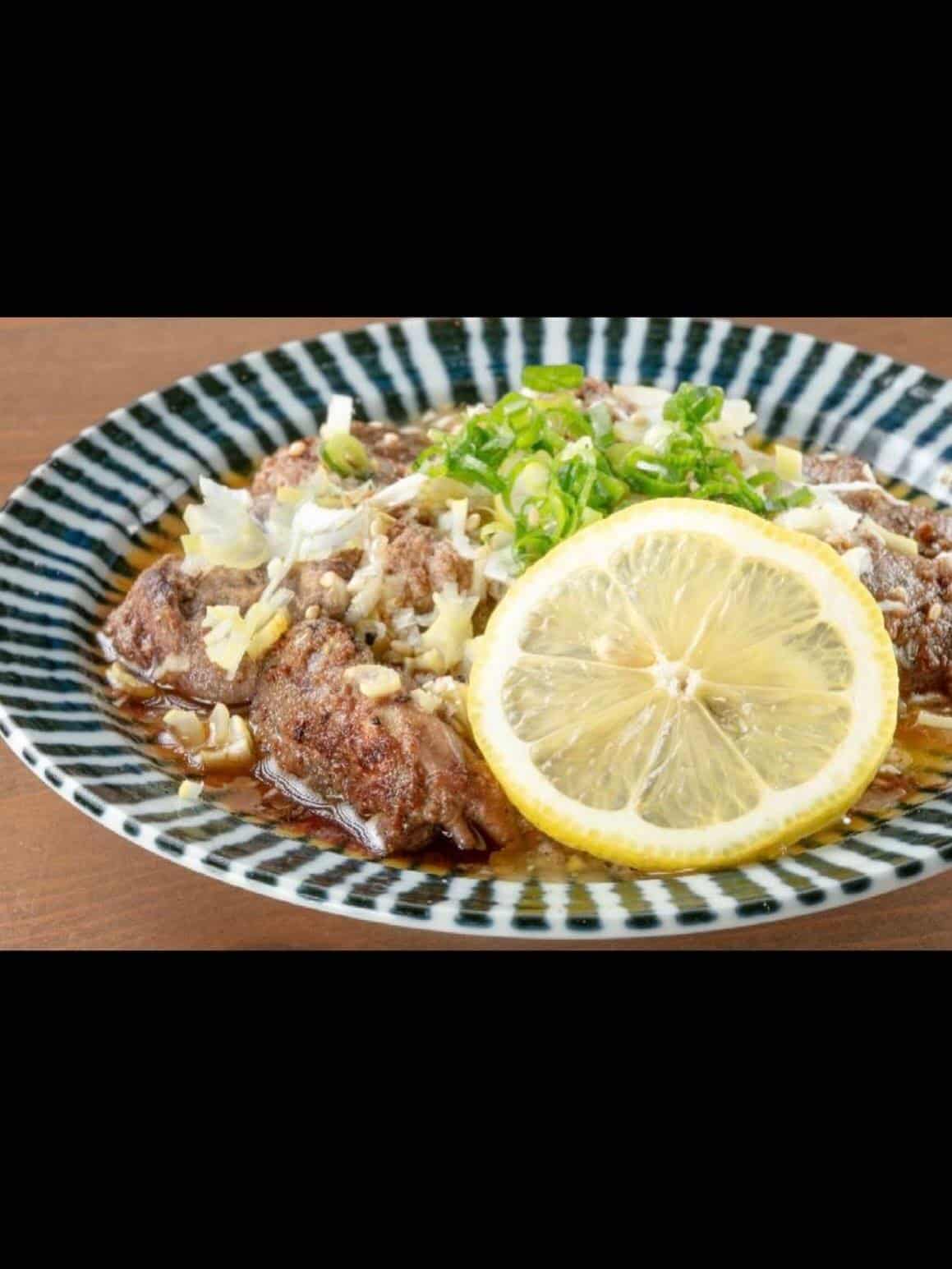 ジューシーなレバハツを、たっぷり薬味とレモンでさっぱり